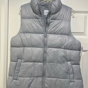 Old Navy Women's Light Gray Puffer Vest
